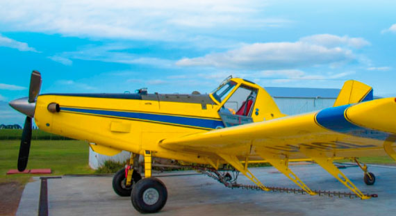 Air Tractor 402 B equipado con banderillero satelital, software mapeador y control de flujo computarizado de última generación.